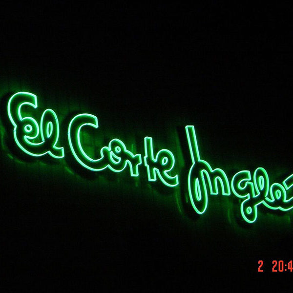 rotulo de neon el corte ingles diagonal