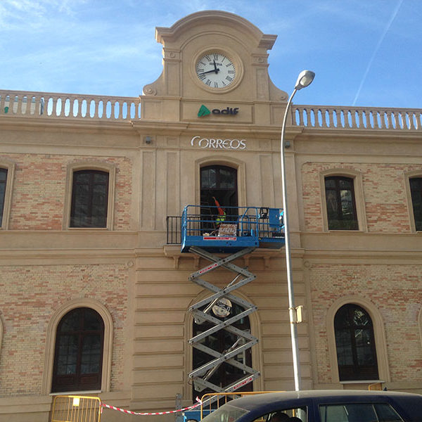 Instalalacion rotulo corporativo correos malaga