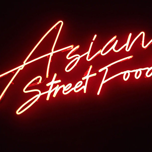 Rótulos de neón Asians Street Food en Barcelona