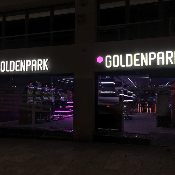 Rótulos luminosos GoldenPark en Tarrassa