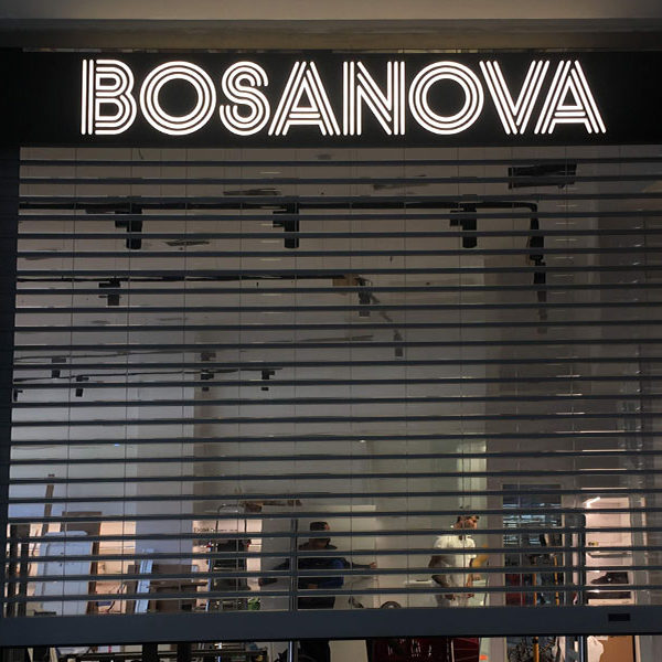 Rótulo luminoso Bosanova en Barcelona