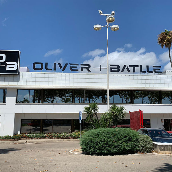 Rótulos exteriores nave en Badalona Oliver Batlle